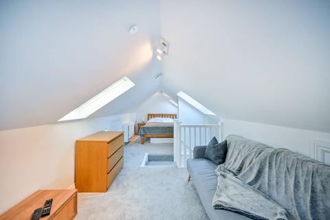 1 bedroom flat for sale, High Street, Hampton Wick, KT1