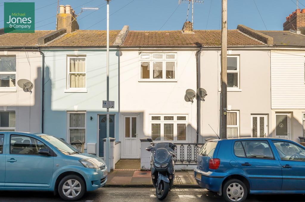 Howard Street, Worthing, West Sussex... 3 bed terraced house £1,450
