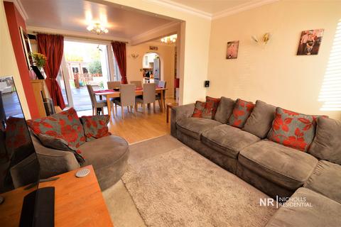 35 Bridge Road, Chessington, KT9 2RX