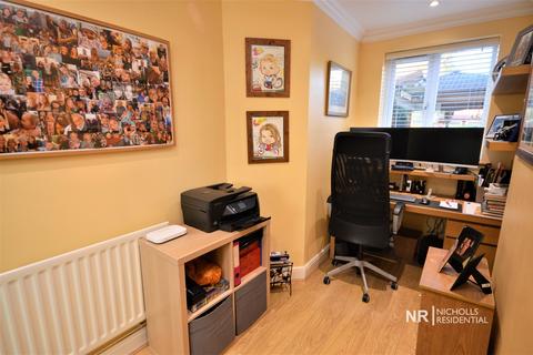 35 Bridge Road, Chessington, KT9 2RX