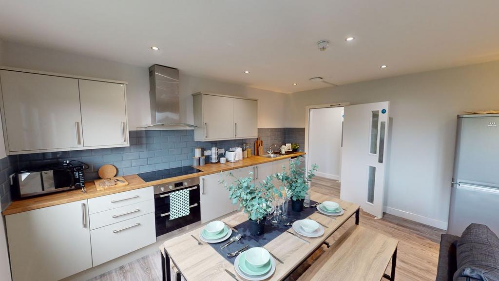 Kitchen & Dining