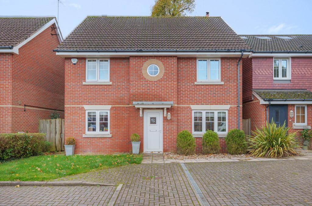 Inhams Road, Holybourne, Alton, Hampshire, GU34 4 bed detached house