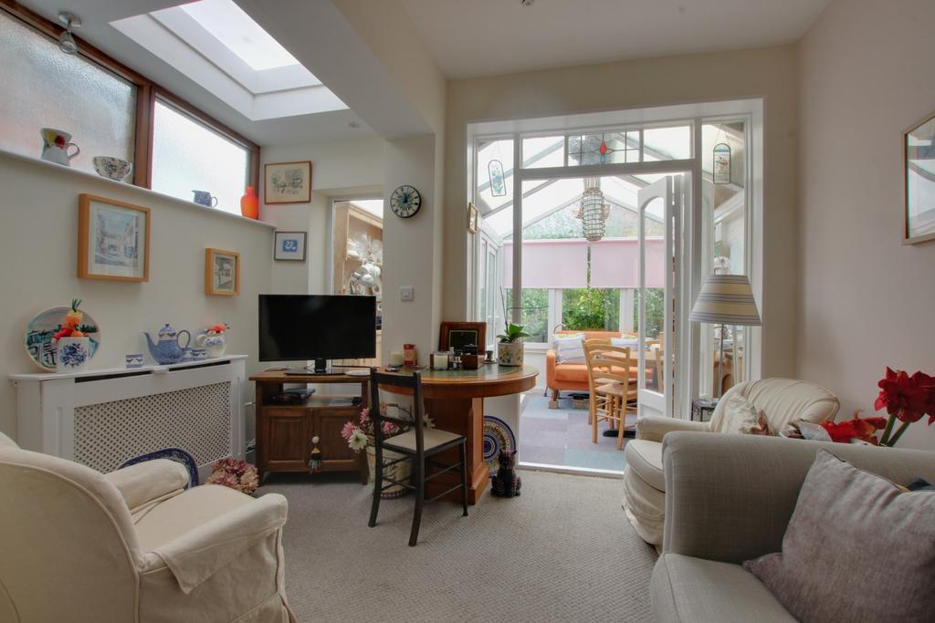 Lymbourn Road, Havant 2 bed terraced house for sale £325,000