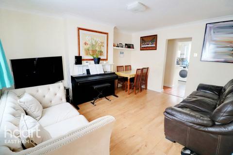 3 bedroom flat for sale, Sussex Road, London