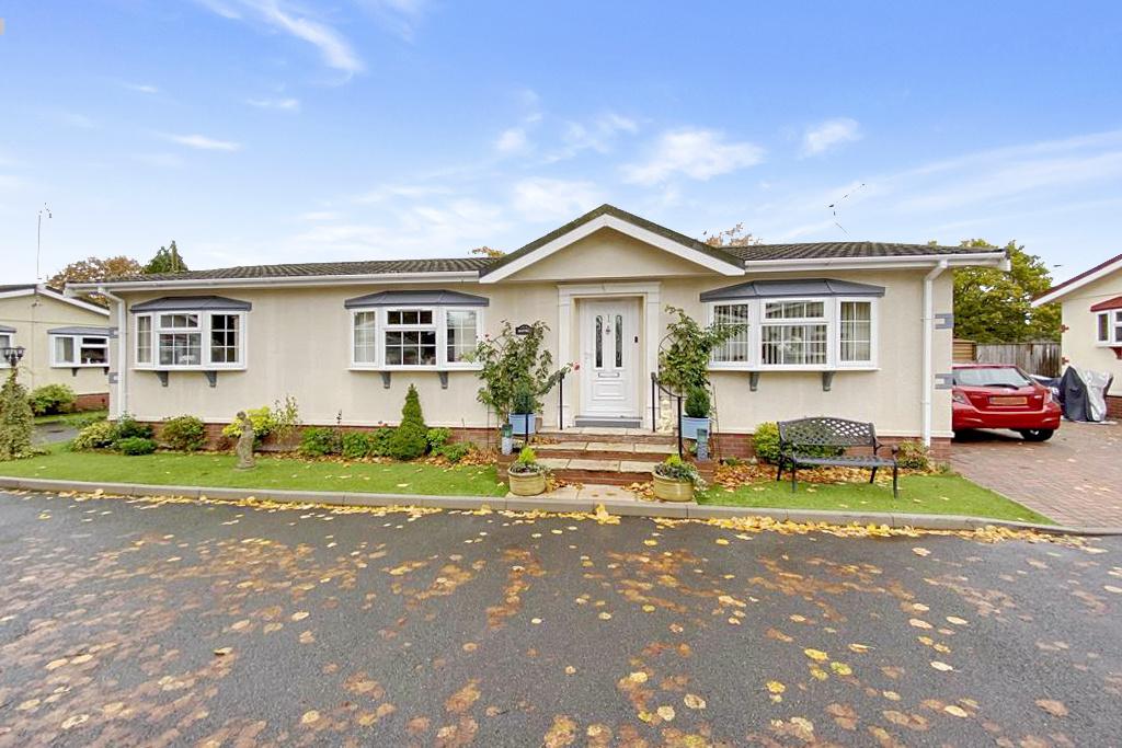 St Ives Ringwood BH24 2PD 2 bed park home for sale £260,000