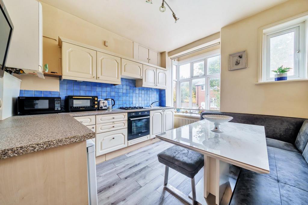 Wolverton Avenue, Kingston upon Thames 1 bed flat for sale £299,950