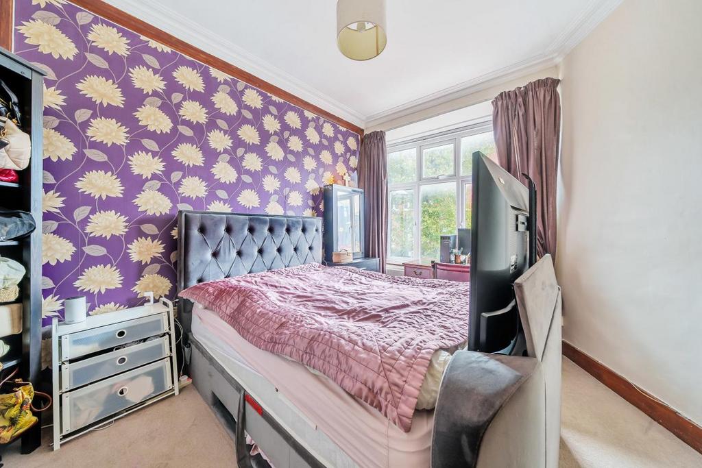 Wolverton Avenue, Kingston upon Thames 1 bed flat £299,950