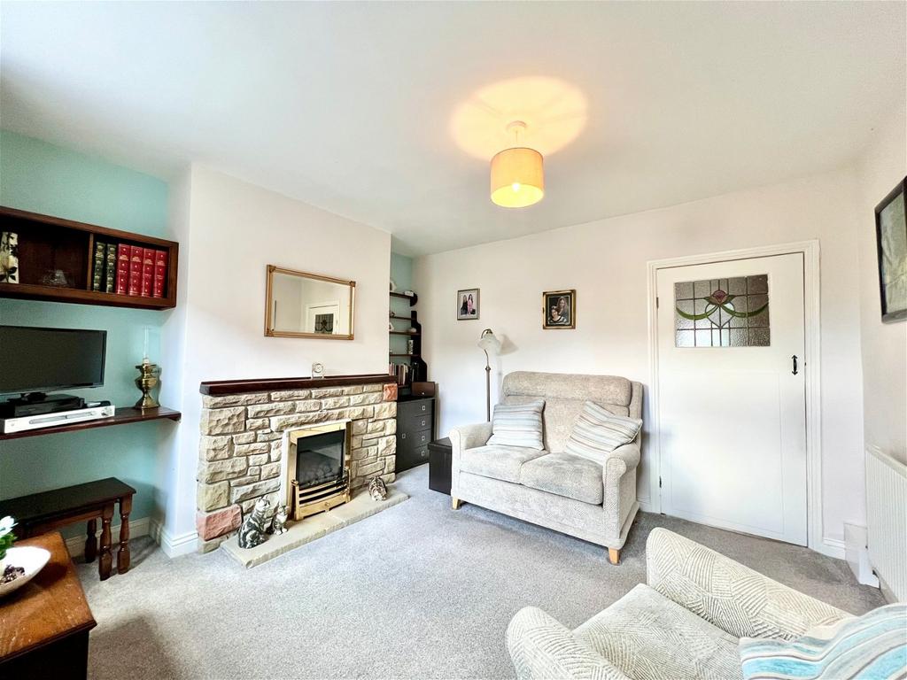 Albion Street, Clifford, Wetherby, LS23 6HY 2 bed cottage for sale £