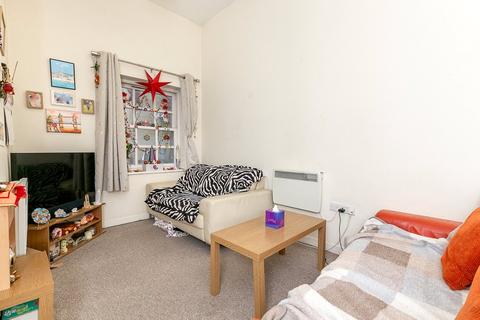 1 bedroom apartment for sale, Station Road, REDHILL, Surrey, RH1