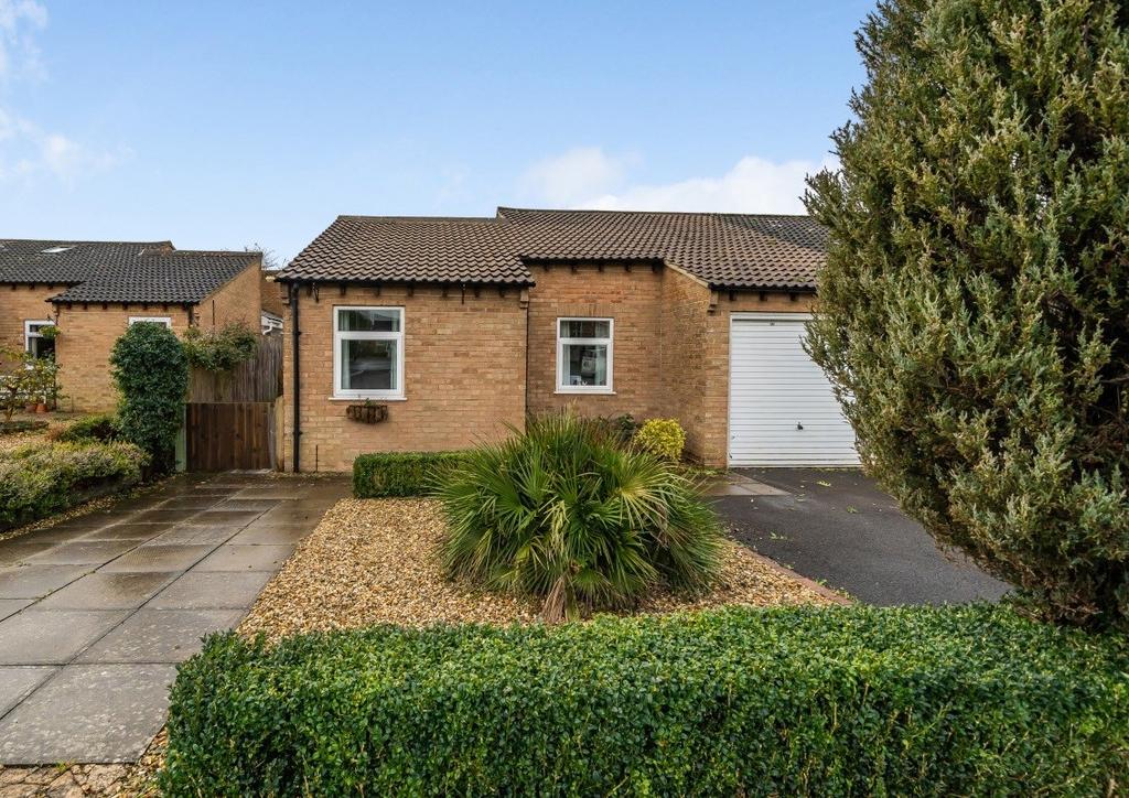 Sycamore Drive Frome Ba11 2 Bed Semi Detached Bungalow For Sale £