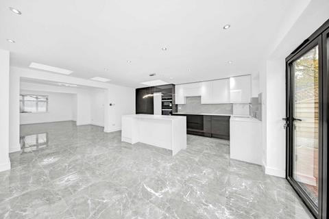 38 Arundel Close, London, E15 1UH