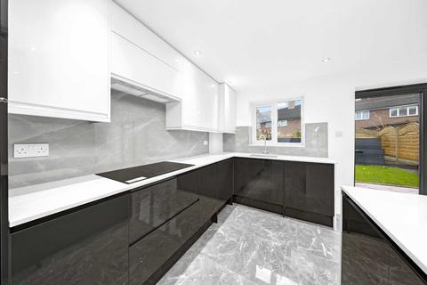 38 Arundel Close, London, E15 1UH