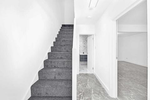 38 Arundel Close, London, E15 1UH