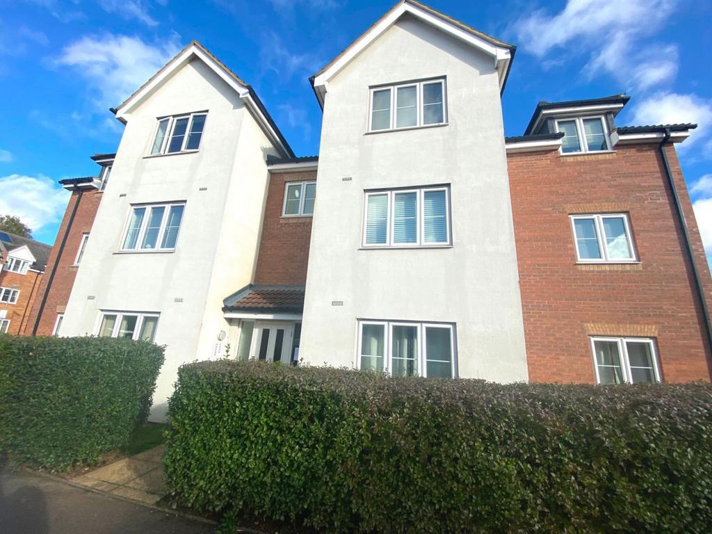 Underwood House, Gregory Gardens, Northampton NN3 2BF 2 bed flat for