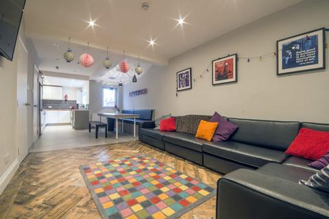 7 bedroom semi-detached house to rent, Kingswood Road, Manchester M14
