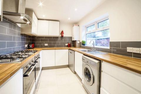7 bedroom semi-detached house to rent, Kingswood Road, Manchester M14