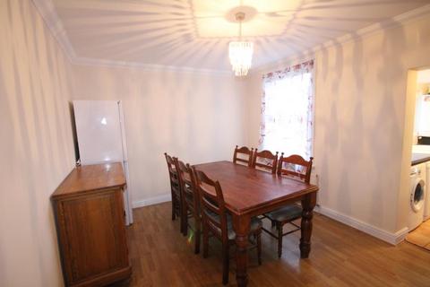 3 bedroom terraced house to rent, Alpha street North, Slough.