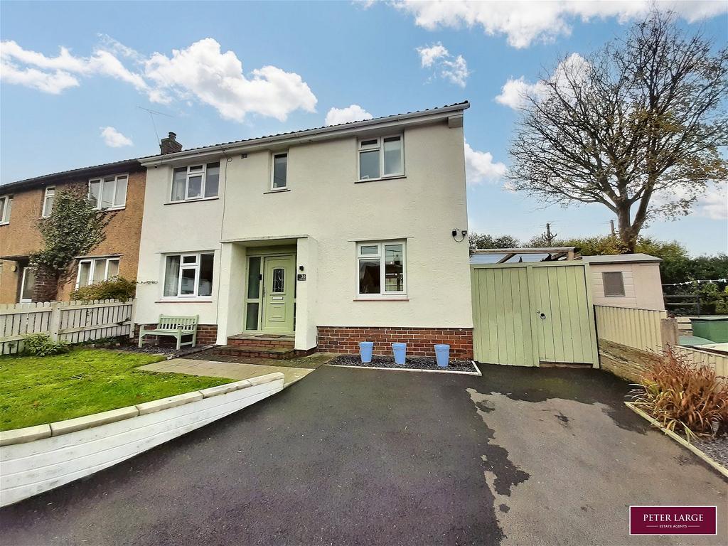 Maes Glas, Dyserth, Denbighshire 3 bed semidetached house £193,500