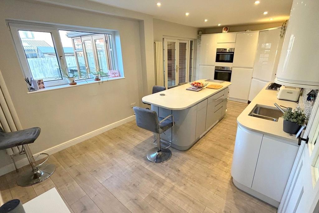 Sidlaw Avenue, Preston Grange, North Shields, NE29 4 bed semidetached