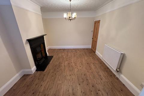 4 bedroom terraced house to rent, The Grove, Kettering, NN15