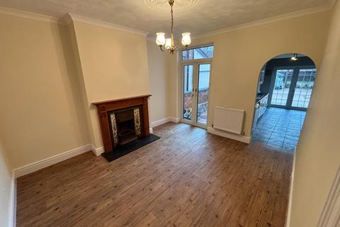 4 bedroom terraced house to rent, The Grove, Kettering, NN15