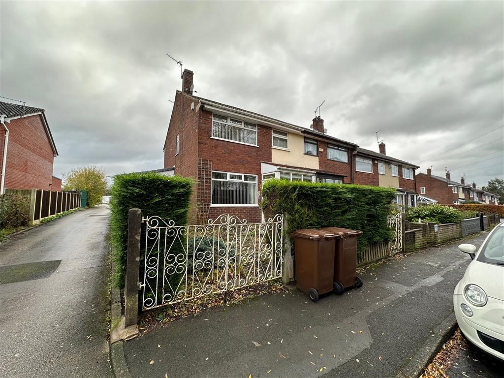 Danby Road, Hyde, SK14 4AE 3 bed end of terrace house for sale £210,000