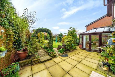 21 Ashwood Drive, Royton, Oldham, OL2 5TW