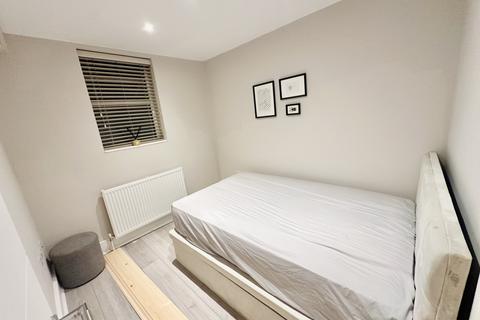1 bedroom flat to rent, Carltone House, Finchley Road, London, NW3