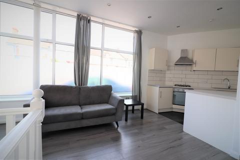 2 bedroom flat for sale - Portland Road, London, SE25