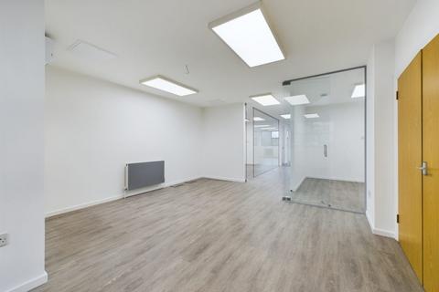 Office to rent, Unit 2, 9 Bell Yard Mews SE1, Unit 2, 9 Bell Yard Mews, London, SE1 3UY