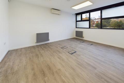 Office to rent, Unit 2, 9 Bell Yard Mews SE1, Unit 2, 9 Bell Yard Mews, London, SE1 3UY