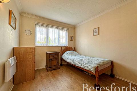 21 Berry Close, Hornchurch, RM12 6UB
