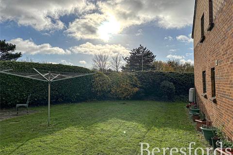 21 Berry Close, Hornchurch, RM12 6UB