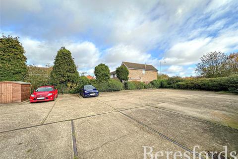 21 Berry Close, Hornchurch, RM12 6UB