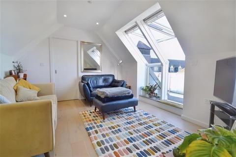 2 bedroom penthouse for sale - Winchester