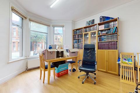 4 Alcester Crescent, London, E5 9PX