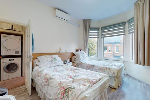 4 Alcester Crescent, London, E5 9PX