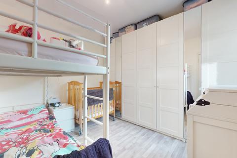 4 Alcester Crescent, London, E5 9PX