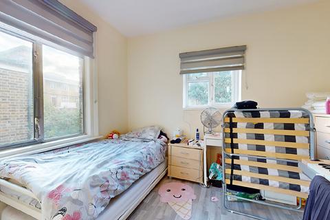 4 Alcester Crescent, London, E5 9PX