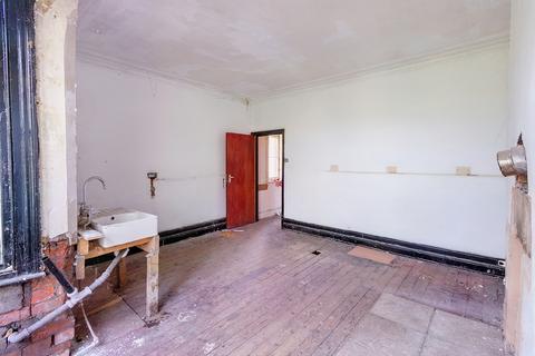 18 Hartley Avenue, Leeds, LS6 2LP