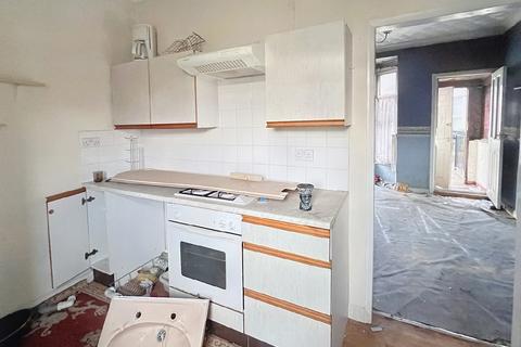 2 bedroom terraced house for sale - 8 Wilton Avenue, Holland Street, Hull