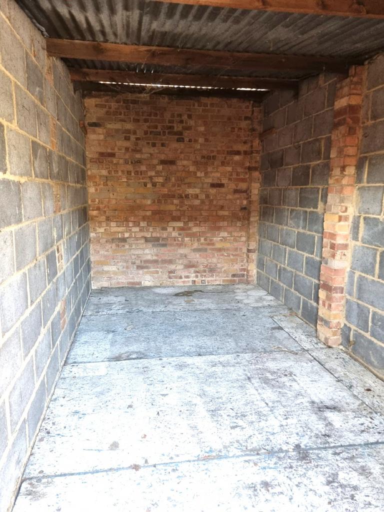 Garage 17 Woodside Close, Rainham Garage £5,000