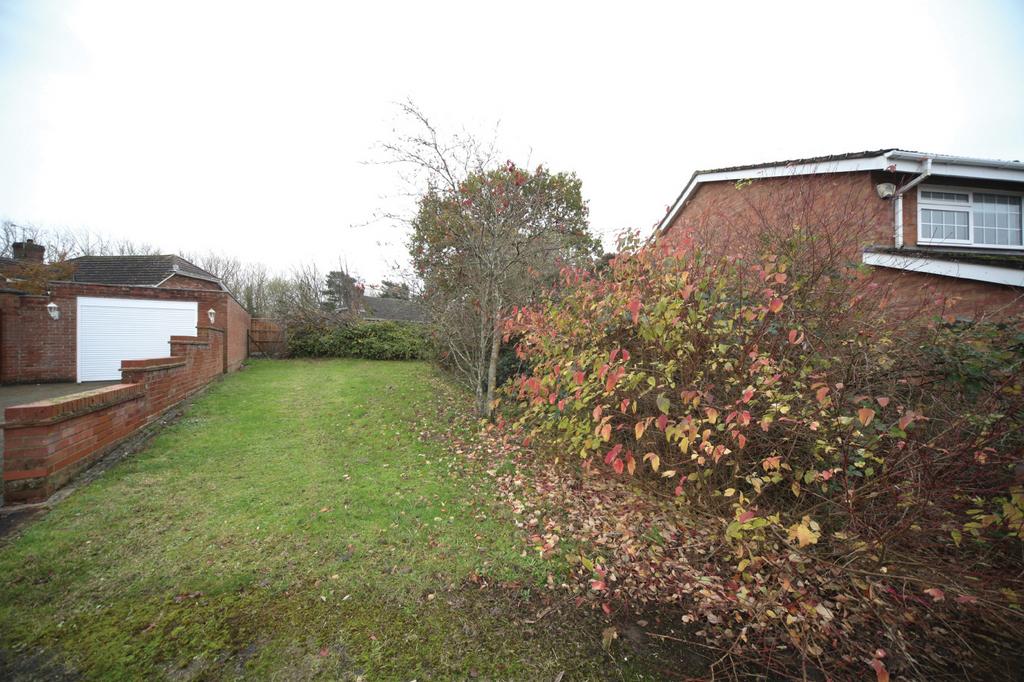 Land at Crosslands, Caddington, Luton Land £5,000