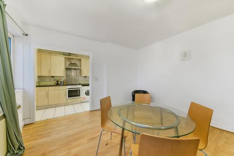 3 bedroom flat to rent, Artichoke Hill, London, E1W.
