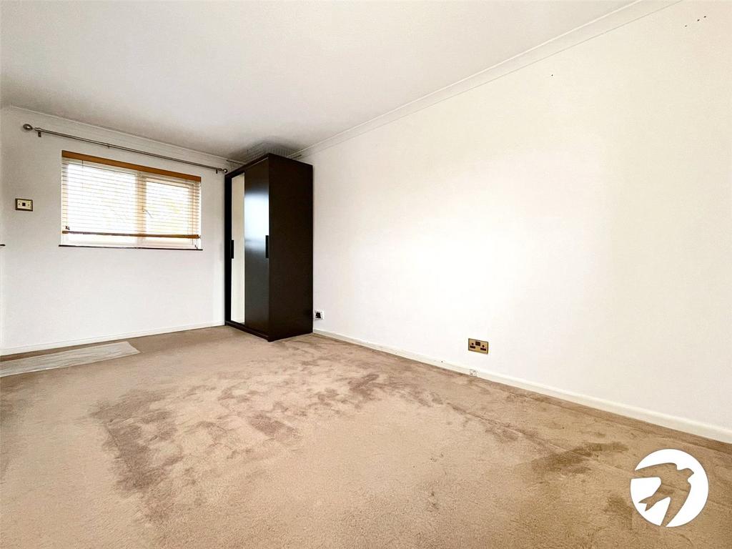 Attlee Drive, Dartford, Kent, DA1 2 bed semidetached house £1,650