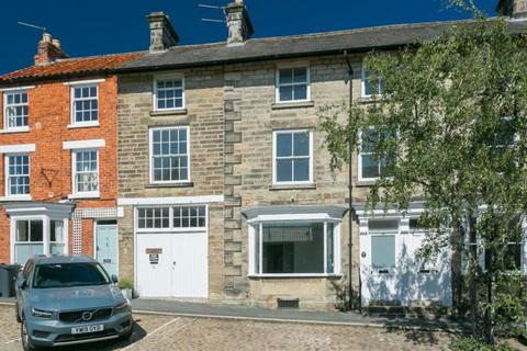 3 bedroom townhouse for sale, High Market Place, Kirkbymoorside, York