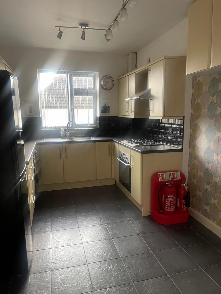 425A, Dunstable road, LU4 8DA 1 bed flat £1,200 pcm (£277 pw)