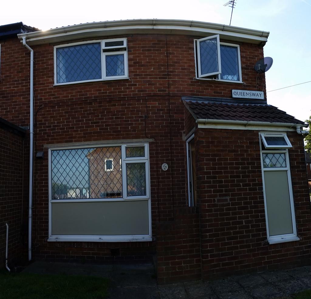 1 Queensway, Room