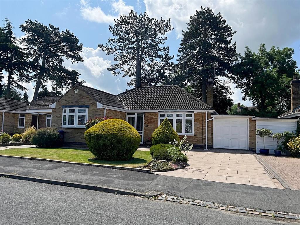 Eden Croft, Kenilworth 2 bed detached bungalow £499,000