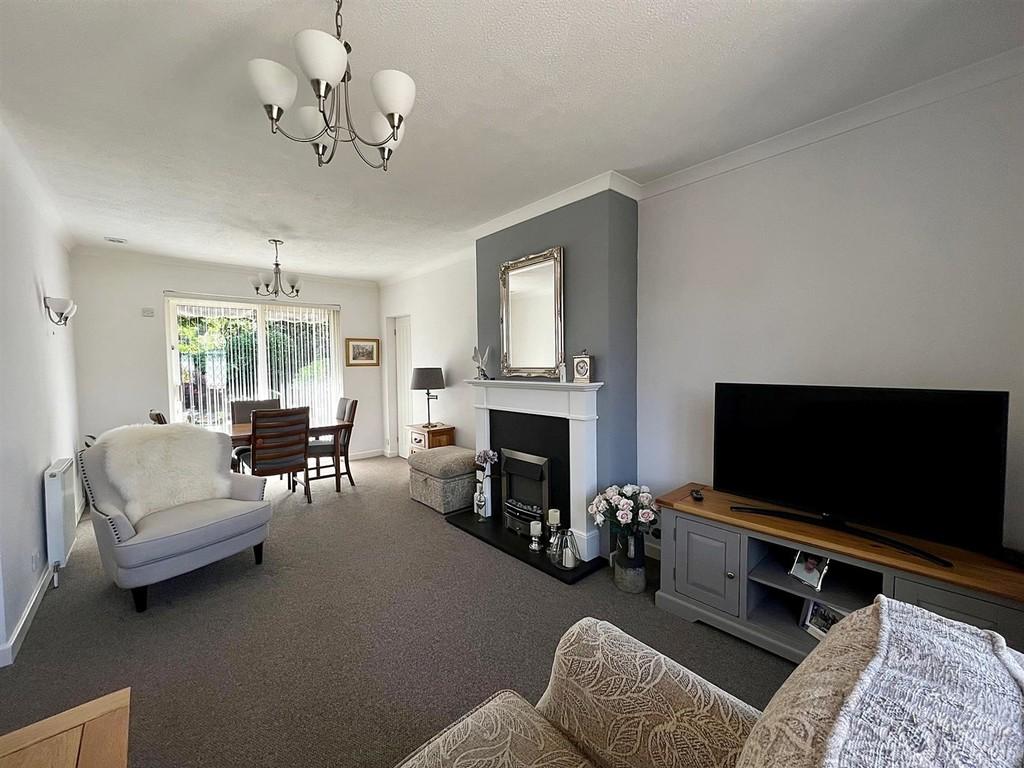 Eden Croft, Kenilworth 2 bed detached bungalow £499,000